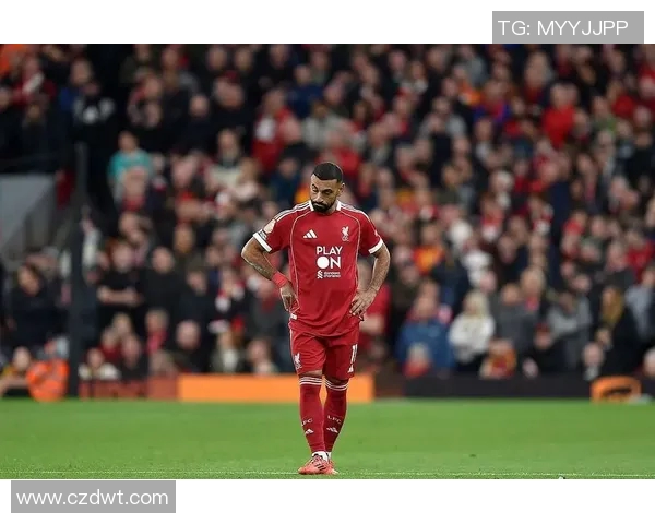 利物浦进攻失衡解析：斯洛特临场调整失效与萨拉赫战术困境，如何激活右路突破战术僵化困局